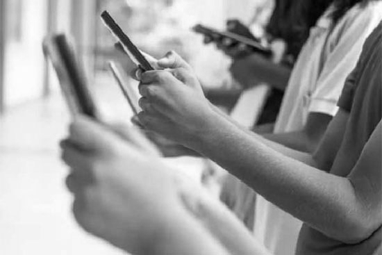 Karnataka govt unveils draft policy to tackle student mobile addiction